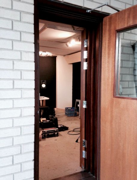 Soundman--Site-Built-Isolation-Door--118+-Both-open-From-outside--BRAUS--Soundman2020--recording-studio-Design.jpg