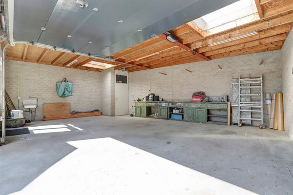 garage_interior_1.jpg